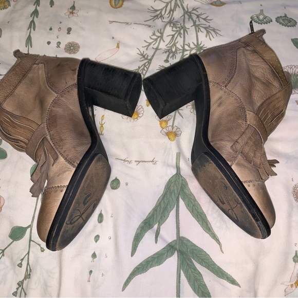 Free People Kiltie Tan Circle Back Heel Booties 7.5 - Picture 6 of 12